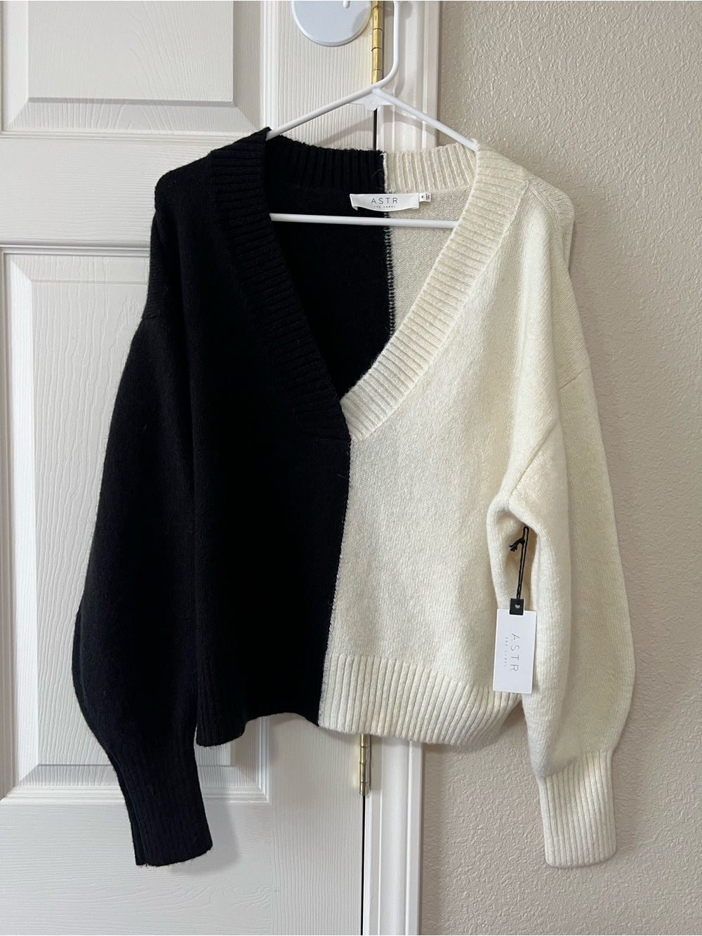 ASTR The Label Black White Colorblock V Neck Sweater Wool Alpaca Blend M NWT